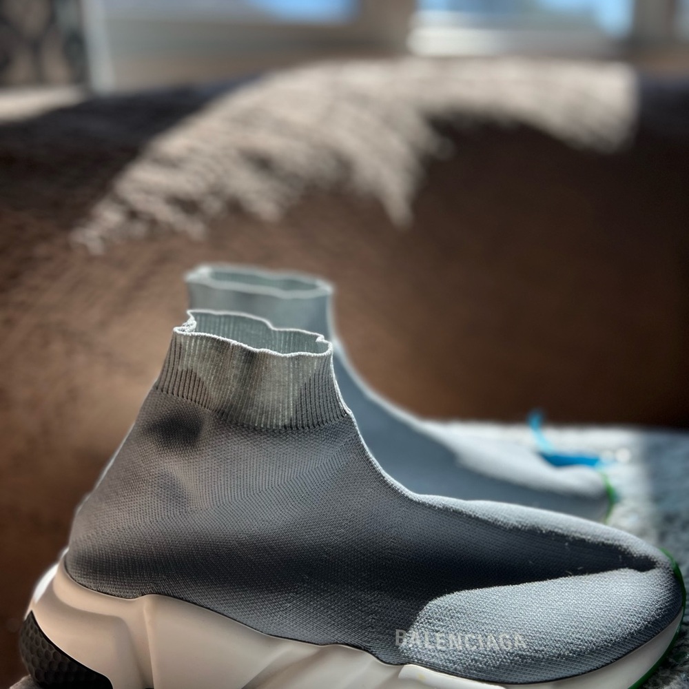 💯 % Authentic. Balenciaga sneakers. Preloved. Size 38. Light gray color. - Picture 2 of 6